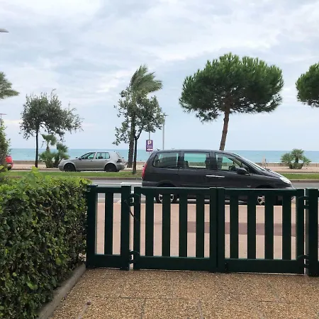 Studio 19m2 En Front De Mer Avec Balcon Au Dernier Etage Lägenhet