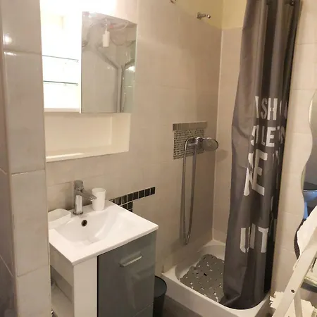 Studio 19m2 En Front De Mer Avec Balcon Au Dernier Etage Lägenhet
