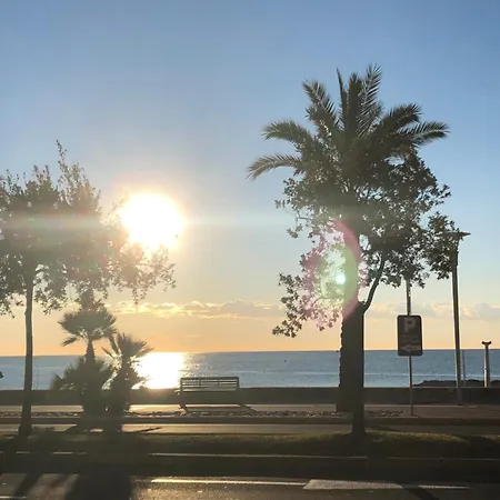 Studio 19m2 En Front De Mer Avec Balcon Au Dernier Etage *